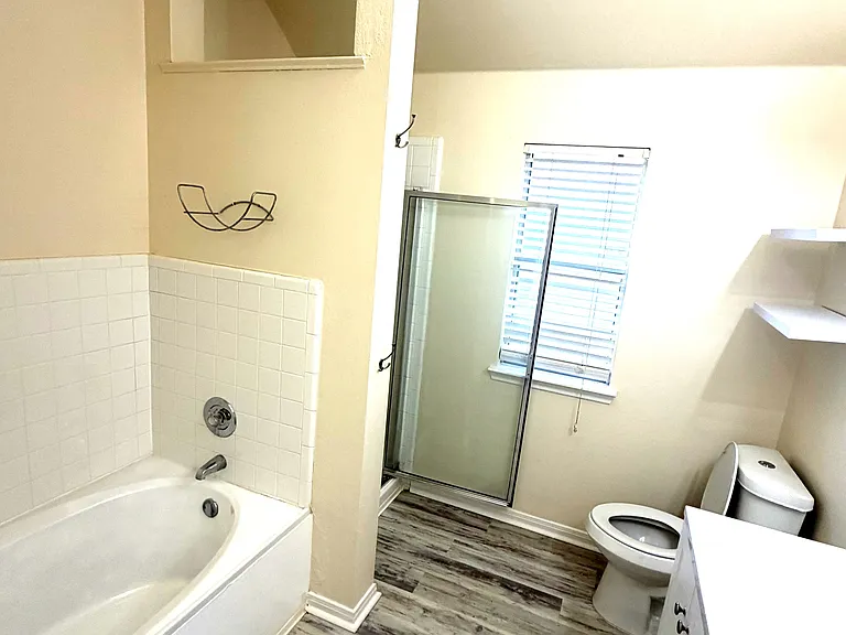 307 Spring Mdw — Photo 18