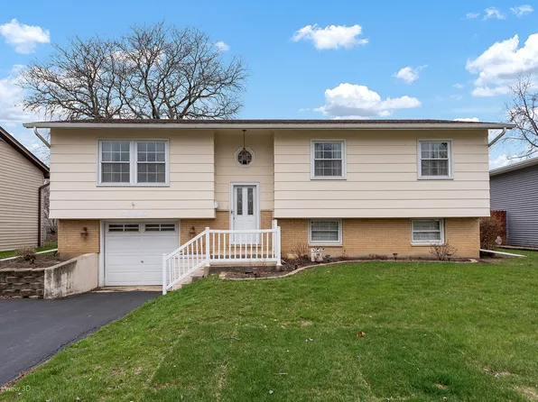 6856 Meadowbrook Ln, Hanover Park, IL 60133