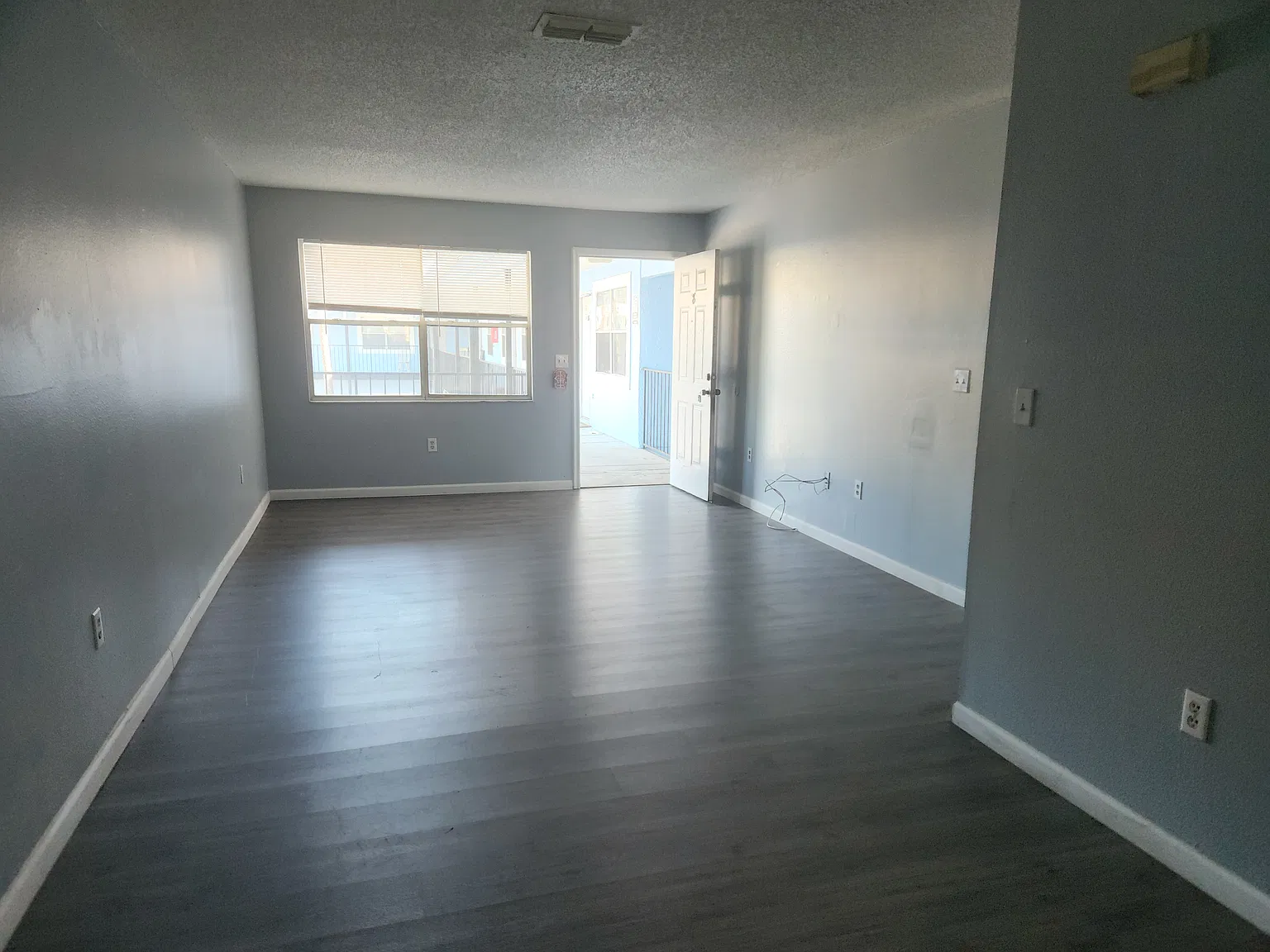 2 bed, 940 sqft, $1,350 — Photo 2