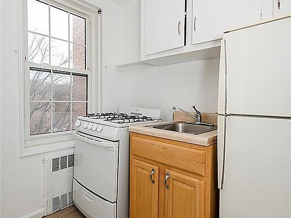 4th image of 14021 84th Dr #401