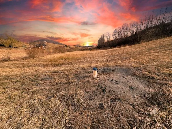 6174 Carsonville Rd, Fries, VA 24330