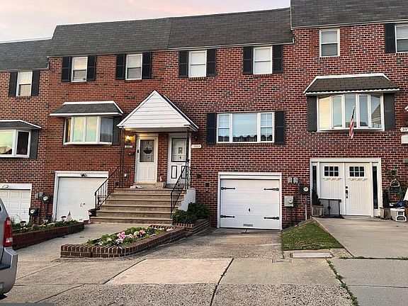 3rd image of 3969 Constance Rd