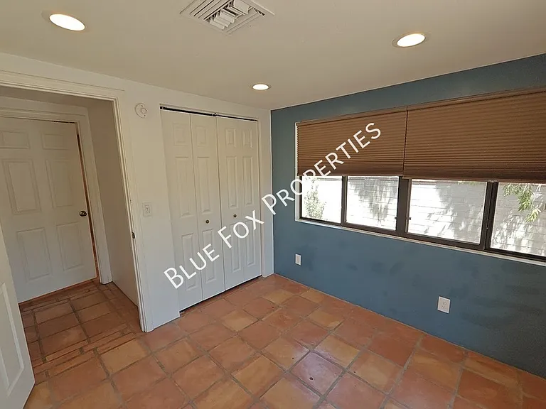 2781 W Calle Carapan — Photo 16