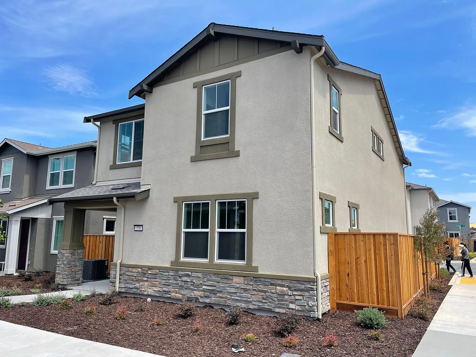 4 bed, 2230 sqft, $4,100 — Photo 1