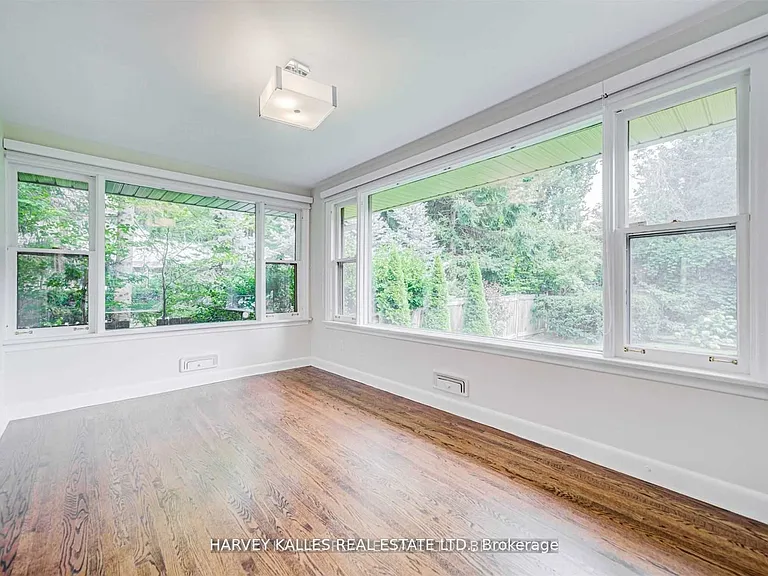 209 Lytton Blvd — Photo 5