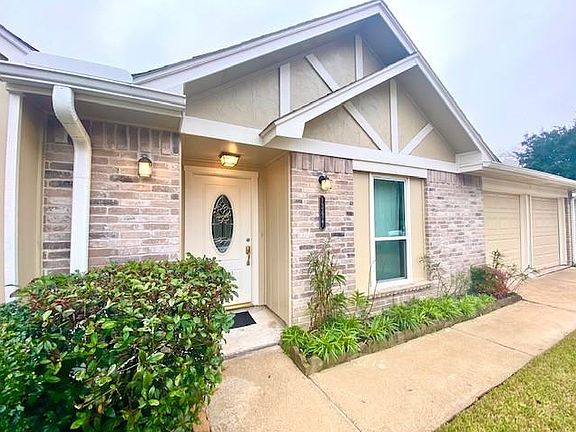 3rd image of 13427 Tara Oak Dr