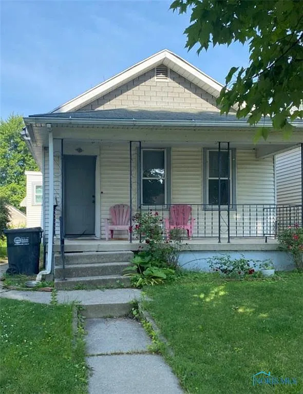 712 Balfe St photo 1