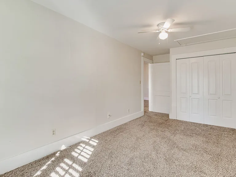 1224 E Strong St — Photo 12