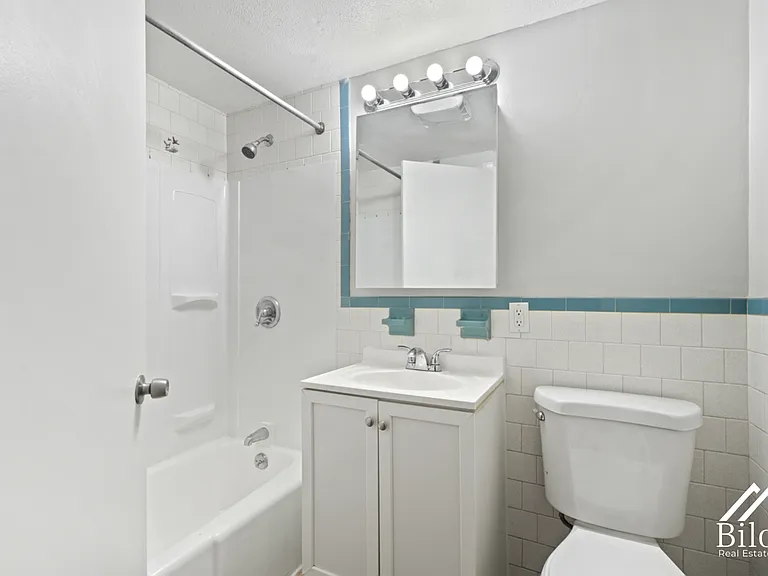 1250 South Broadway — Photo 39