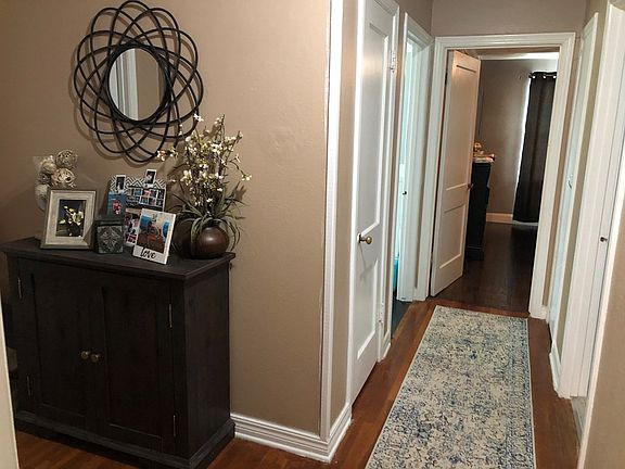 3rd image of 1002 S Katherine St