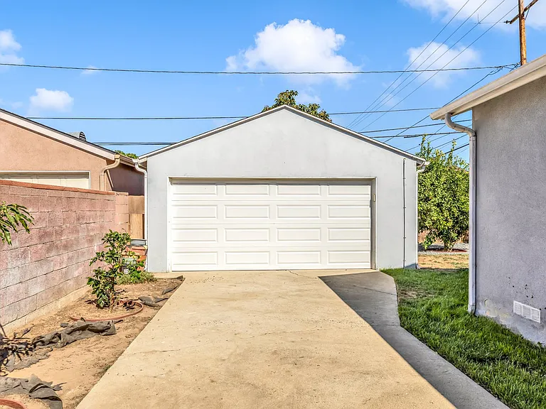 Arcturus Ave — Photo 27