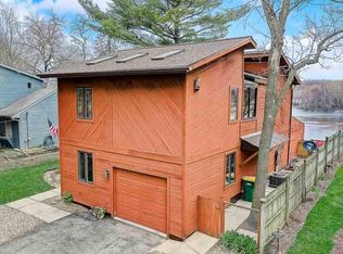 W10130 Schiefelbein Rd, Poynette, WI 53955