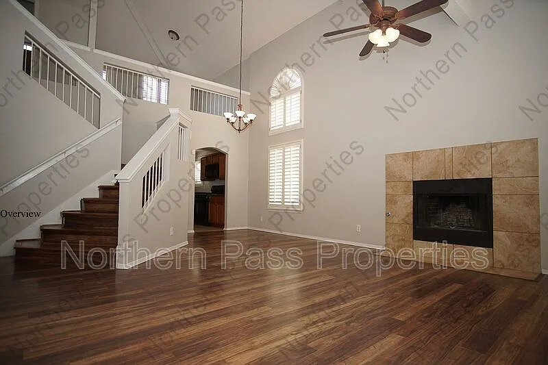 4 bed, 3.0 bath, 2156 sqft, $2,075 — Photo 3