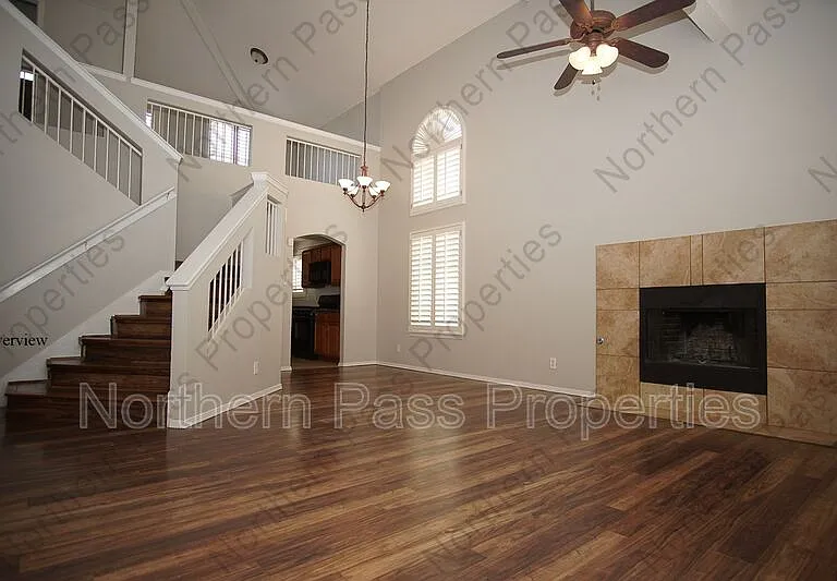 10932 Acoma St — Photo 3