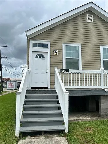 1900 Hollygrove St — Photo 1