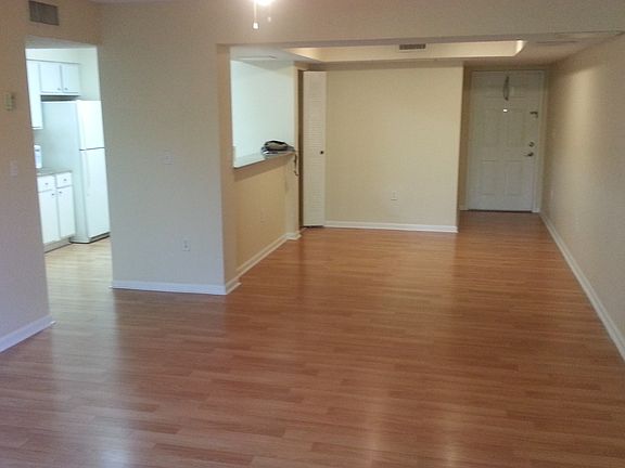 4th image of 300 Scotia Dr APT 104