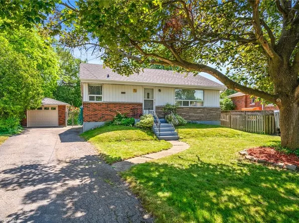 73 Welbourn Dr, Hamilton, ON L9A 3N5