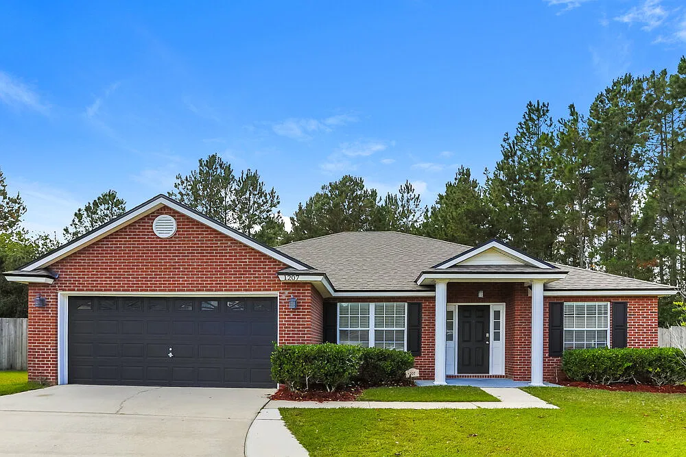 4 bed, 2.0 bath, 1724 sqft, $2,040 — Photo 1