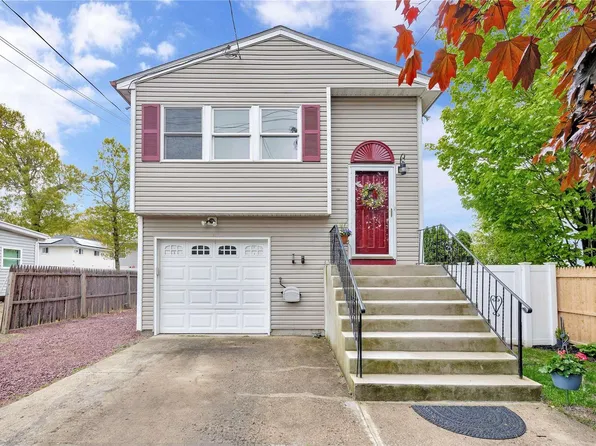 113 Hudson Avenue, Lake Grove, NY 11755