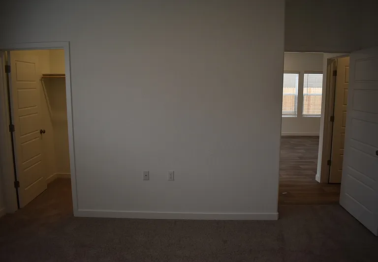 4470 N San Clemente Ave — Photo 18