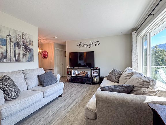 3rd image of 1047 Middleton Way Unit 213