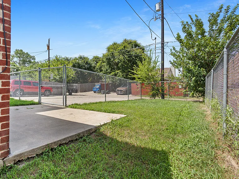 922 Binbrook Dr — Photo 18