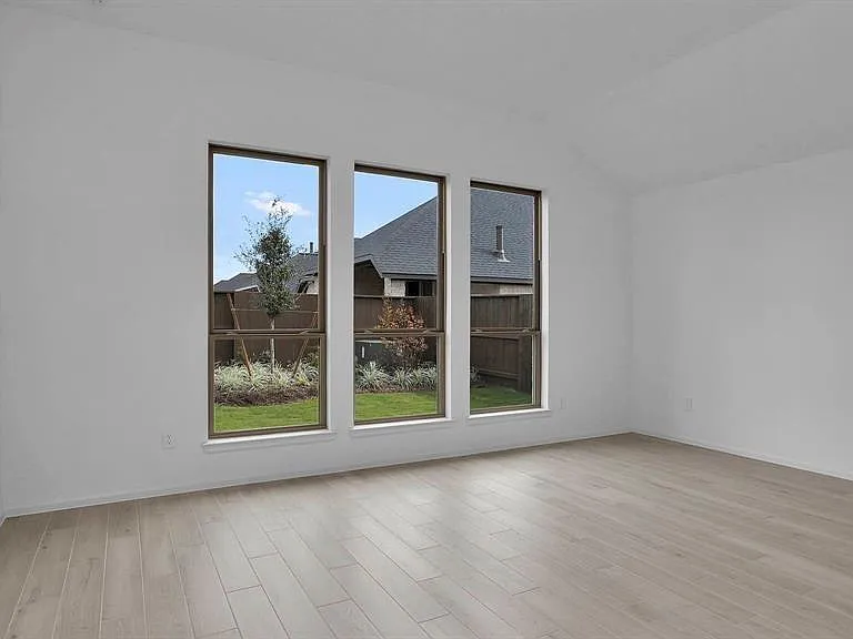 2910 Starling Dr — Photo 8