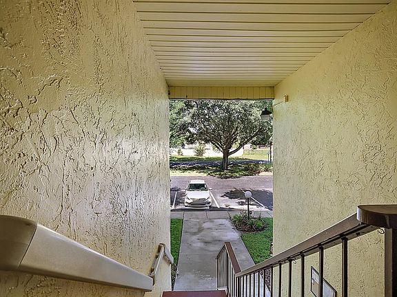 3rd image of 520 Silver Crse APT B