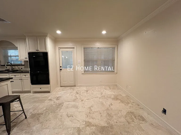 1014 Roxella St — Photo 6
