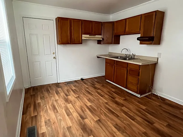 2221 Briarfield Rd — Photo 5
