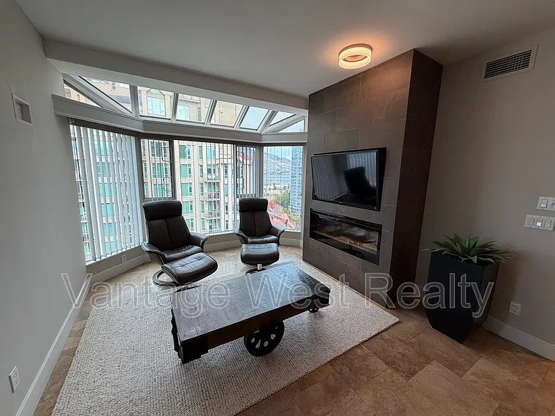 3 bed, 3.5 bath, 2922 sqft, $5,195 — Photo 3