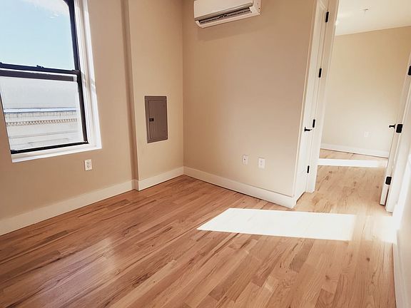 4th image of 112 Lembeck Ave #1A