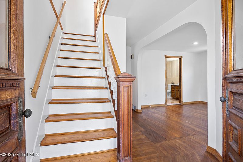 3rd image of 910 Draper Avenue
