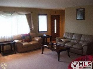 780 Hilltop Dr, White Lake, MI