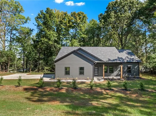 2309 Frederick Dr, Winston Salem, NC 27103