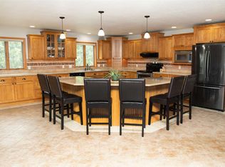 1005 9th St NW, Waverly, IA 50677