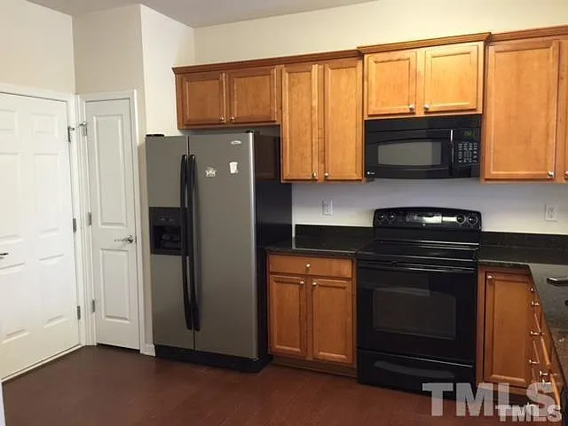 3 bed, 2.5 bath, 1776 sqft, $1,995 — Photo 4