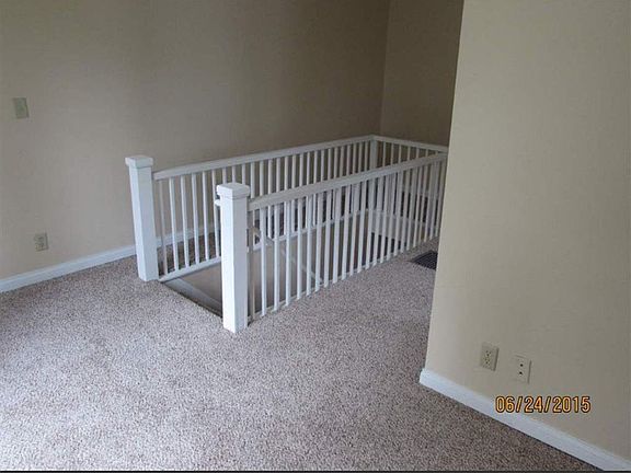 3rd image of 308 W Oakridge Ave