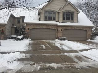 169 Springdale Ln, Bloomingdale, IL 60108
