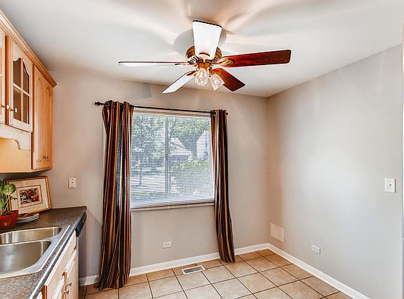 5th image of 2S500 Cynthia Dr
