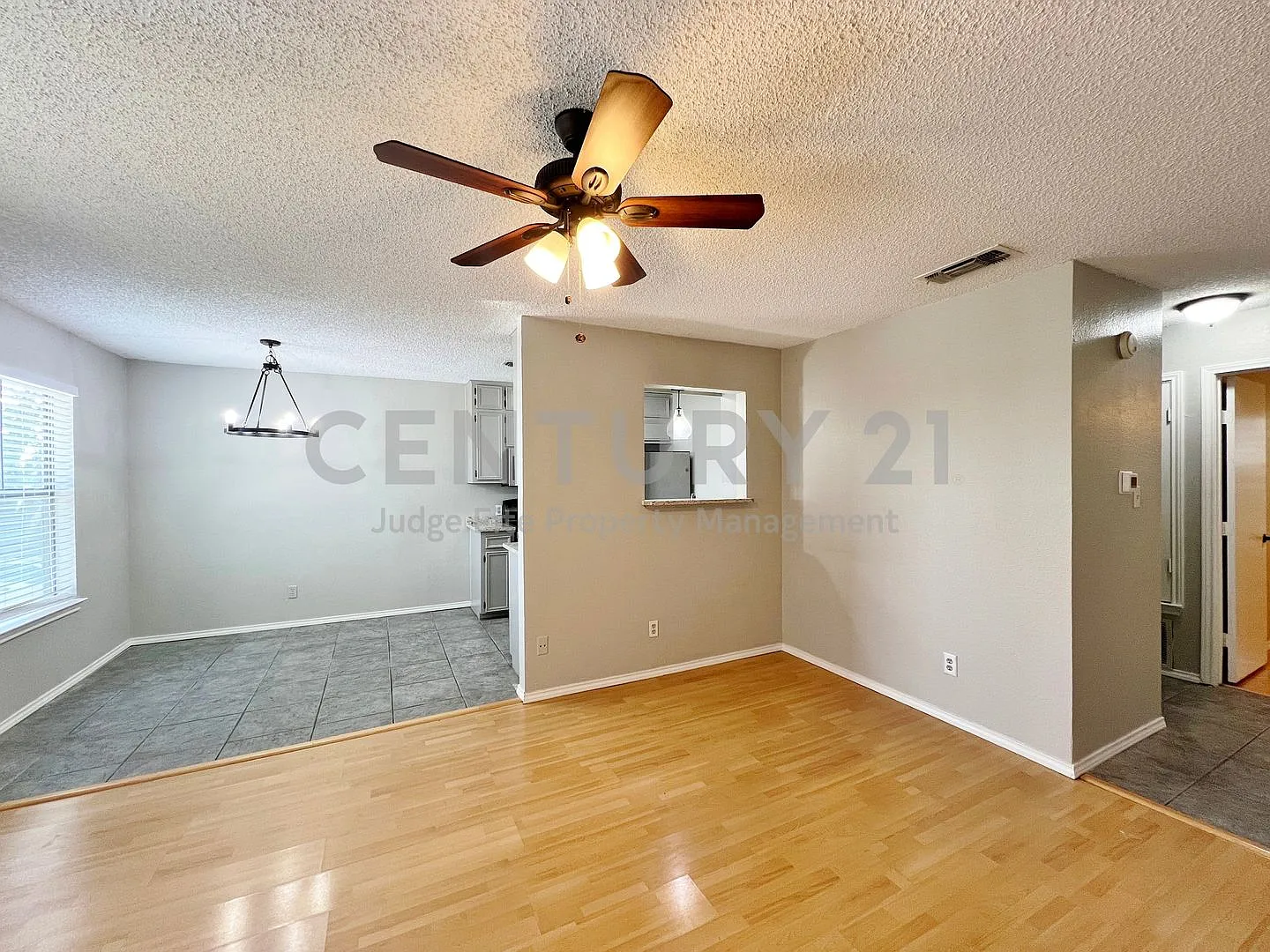 Tastefully Updated 2/1 in Aledo ISD For Rent! — Photo 1