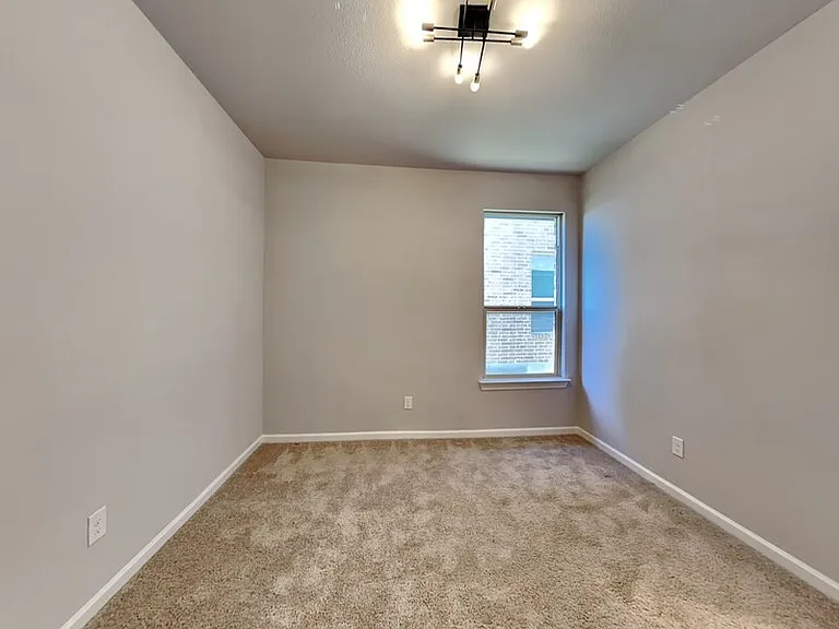 545 Hazeltine Rd — Photo 13