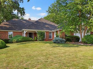 1426 Woodhill Dr, Northbrook, IL 60062