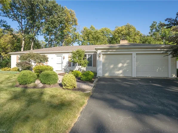 1907 N Concord Cir, Pt Clinton, OH 43452