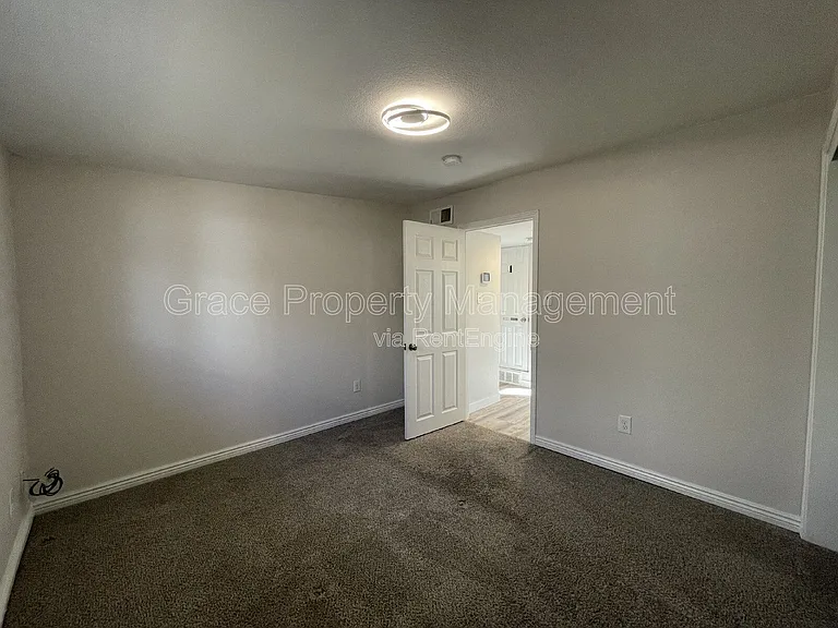 2127 S Acoma St — Photo 10