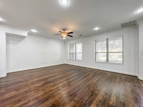 717 Via Lago, Webster, TX 77598
