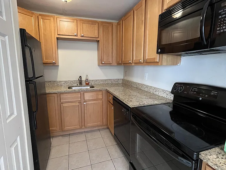 124 E 3rd Ave — Photo 3