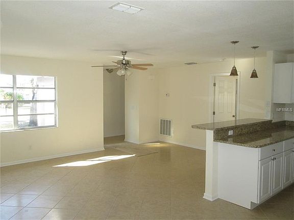 4th image of 1829 Elaine Dr