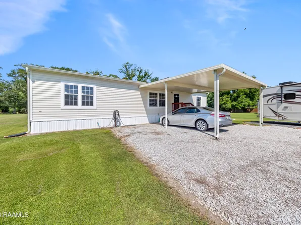 1057 Pointe Claire Dr, Saint Martinville, LA 70582