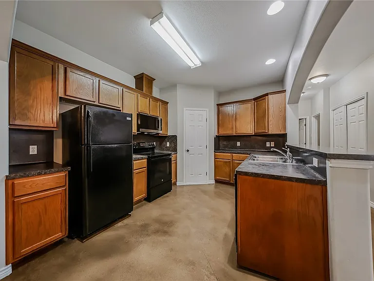6630 Rhine Dr #B — Photo 7